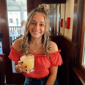 Meet your Posher, Emily